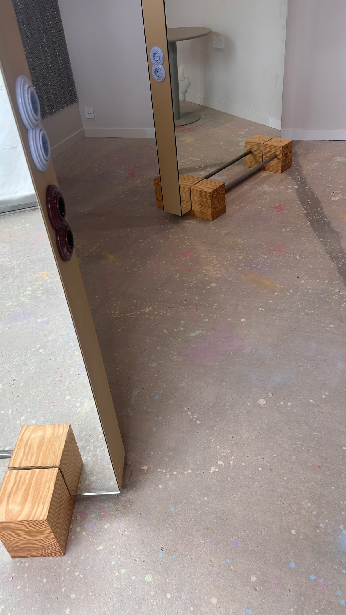 Un mois de travaux avec une super équipe pour transformer @lodge_bordeaux le salon de coiffure de Marine , élue cliente la plus fun de l’année 
merci Marine pour ta confiance et ta bonne humeur. #architecturedinterieur #architecturedinterieurbordeaux #interiordesign #retaildesign